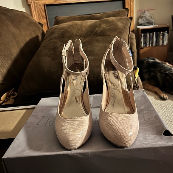 Pink Heels - Picture 2 of 4